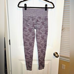 G114. Gymshark Seamless Wordmark Leggings - Size S (?)